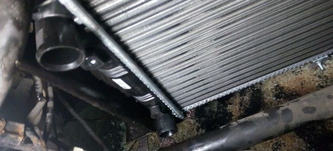 Радиатор охлаждения Лада Приора без кондиционера